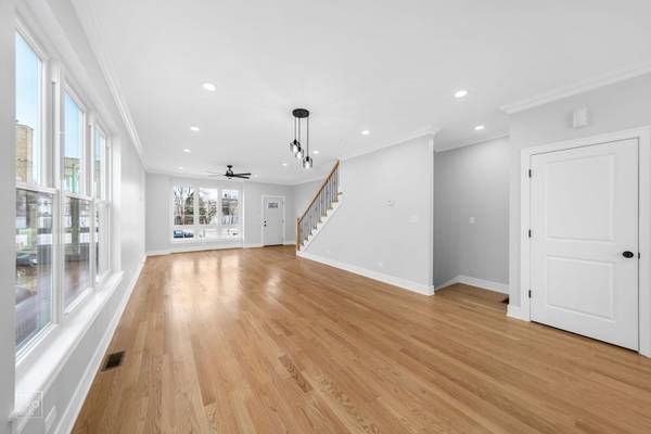 4241 W Walton ST, Chicago, IL 60651