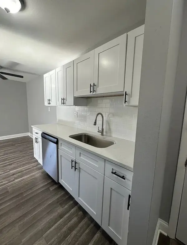 151 W 63rd ST #F101, Westmont, IL 60559