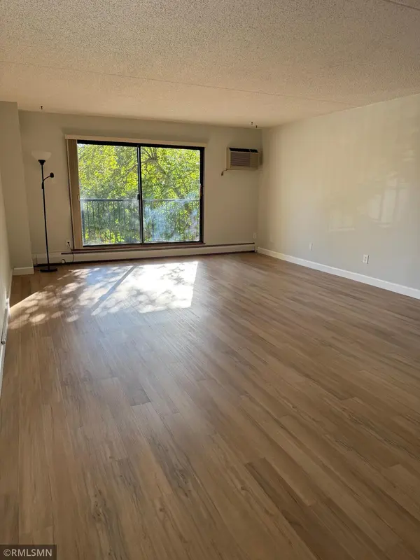 10511 Cedar Lake RD #309, Minnetonka, MN 55305