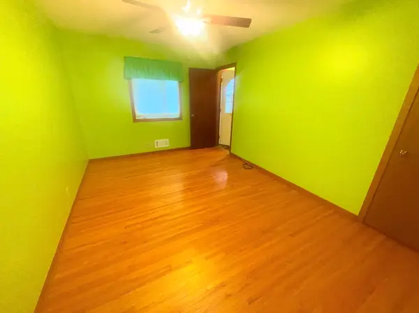 2055 English ST, Maplewood, MN 55109