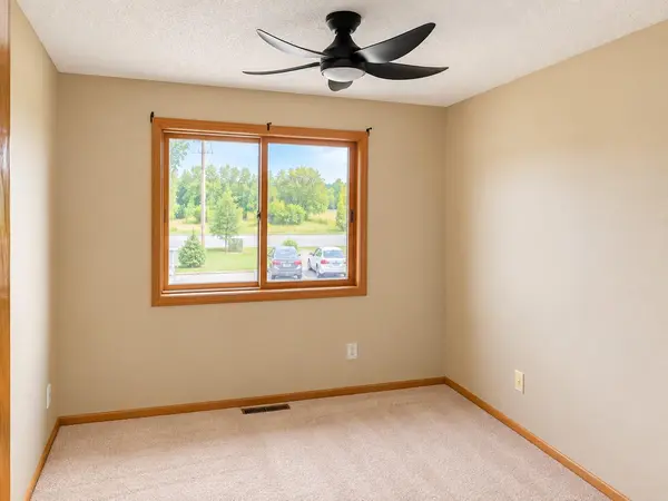 913 Serenity CIR, Norwood Young America, MN 55397