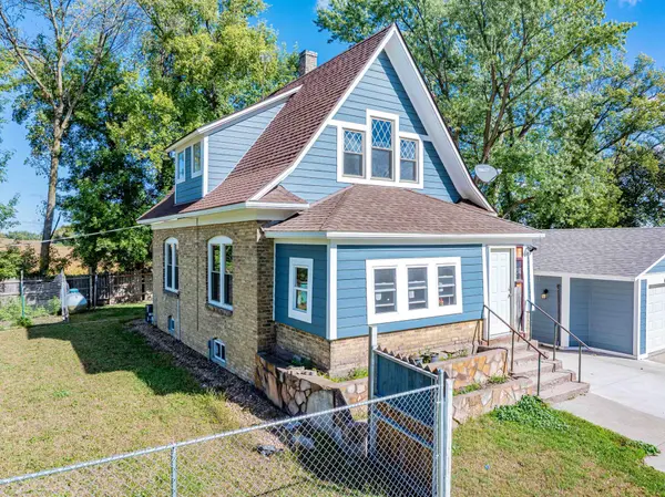 6630 Augusta RD, Chaska, MN 55318