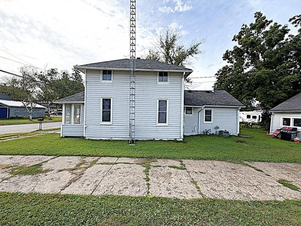 130 6th ST SW, Plainview, MN 55964