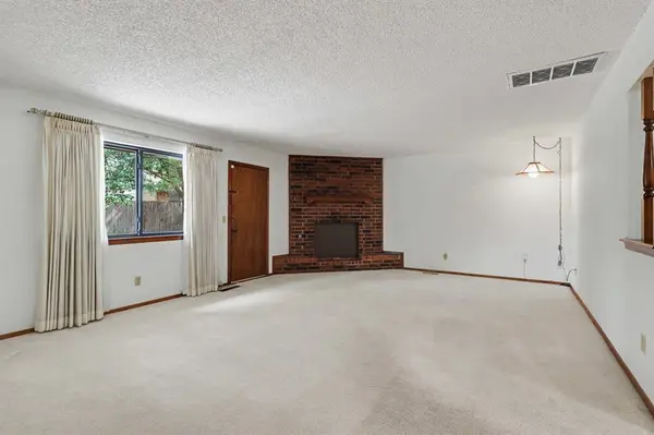 521 Cherryvale RD, Edmond, OK 73003