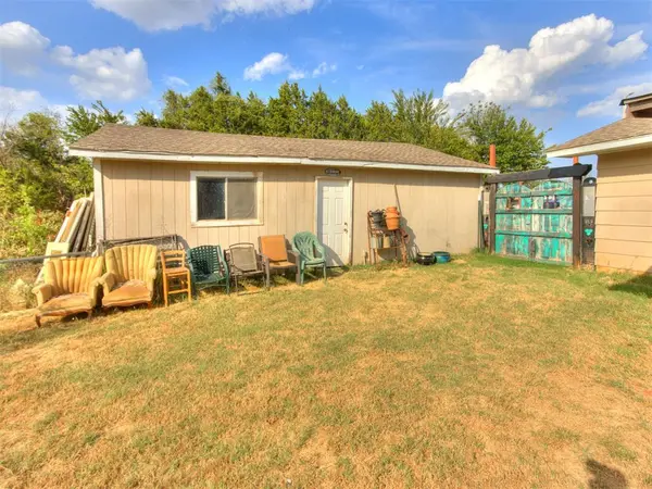 11711 S Czech Hall RD, Mustang, OK 73064