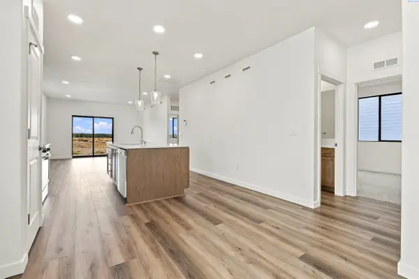 1418 Lena Ave, Benton City, WA 99320