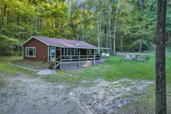 E559 INDIAN VALLEY RD, Waupaca, WI 54981