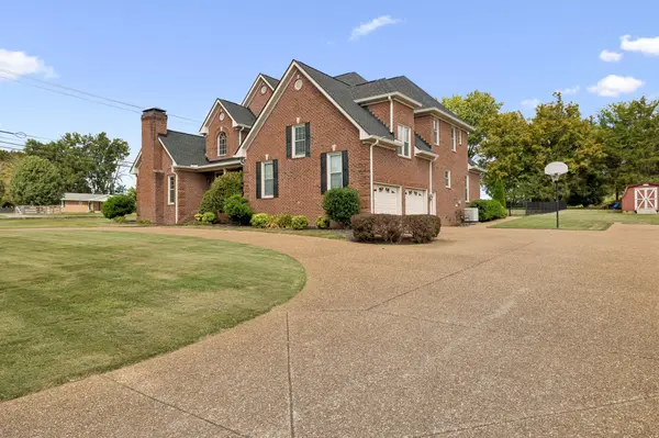 2401 W Clay Dr, Lebanon, TN 37087
