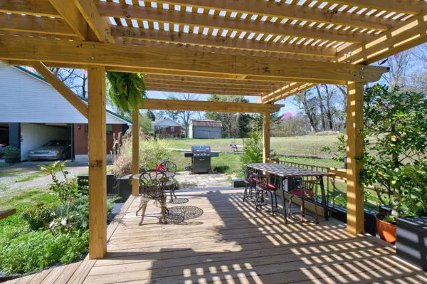 809 N Oakwood Street, Rossville, GA 30741