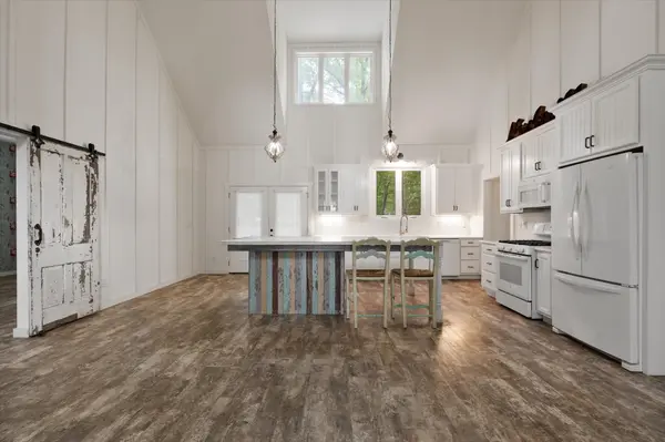 423 Eastside Rd, Burns, TN 37029