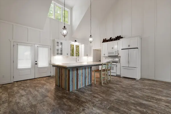 423 Eastside Rd, Burns, TN 37029