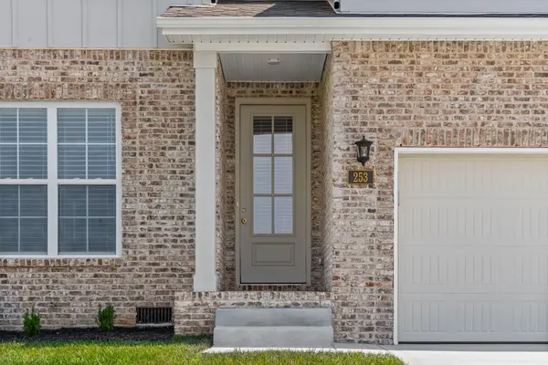 253 Harvest Moon Dr, Clarksville, TN 37043