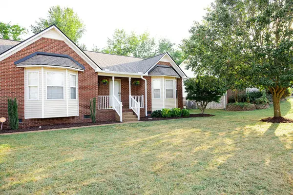 2109 Geneva DR, Thompsons Station, TN 37179