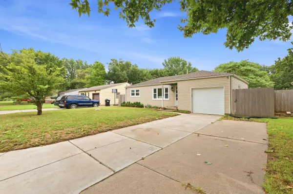 347 W 4th St, Haysville, KS 67060-1607