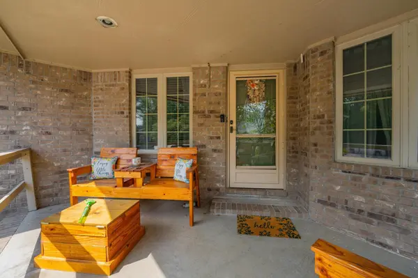 636 E Main St, Valley Center, KS 67147