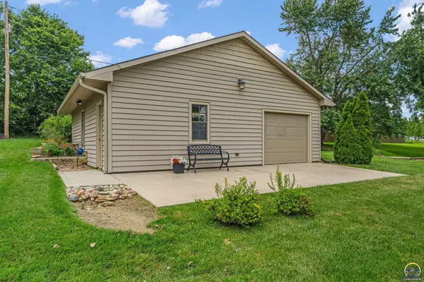 2219 SE Stinson DR, Tecumseh, KS 66542