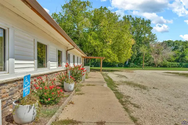 2848 SE 29th ST, Topeka, KS 66605