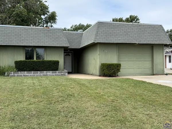 2663 SW Arrowhead RD, Topeka, KS 66614