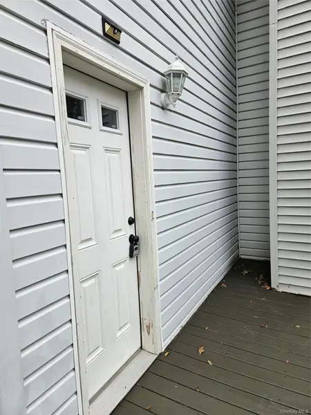Sayville, NY 11782