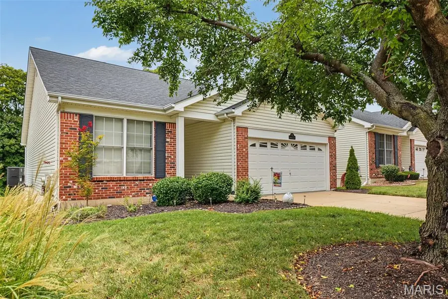 8 Soenker CIR, St Peters, MO 63376