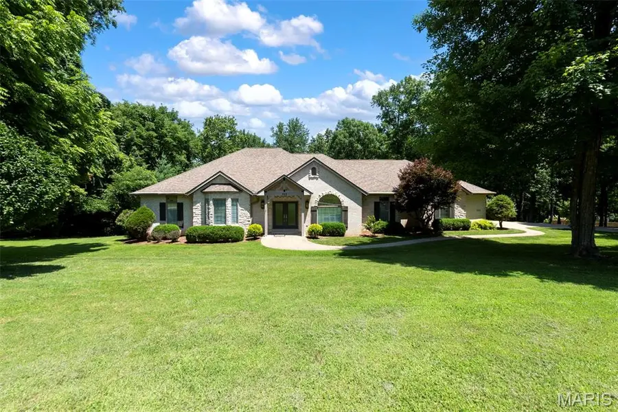 393 Kensington LN, Cape Girardeau, MO 63701