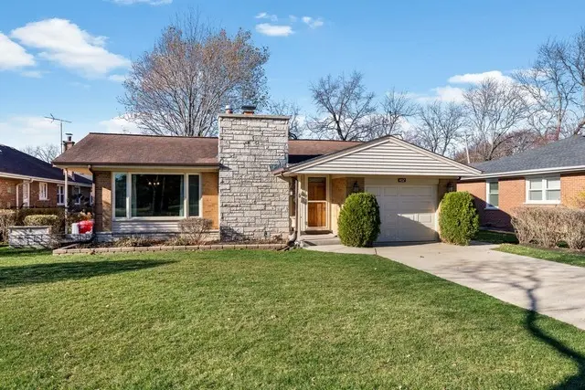402 S Na Wa Ta AVE, Mount Prospect, IL 60056