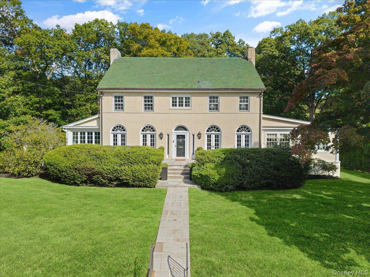 451 Beechmont DR, New Rochelle, NY 10804