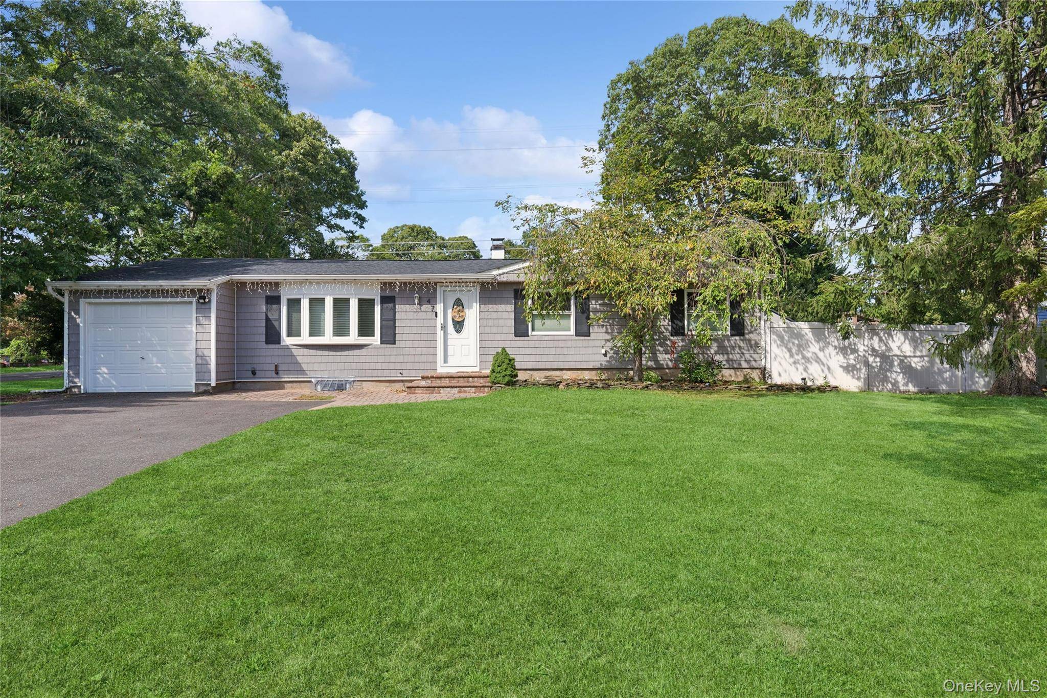 47 Rexmere AVE, Farmingville, NY 11738