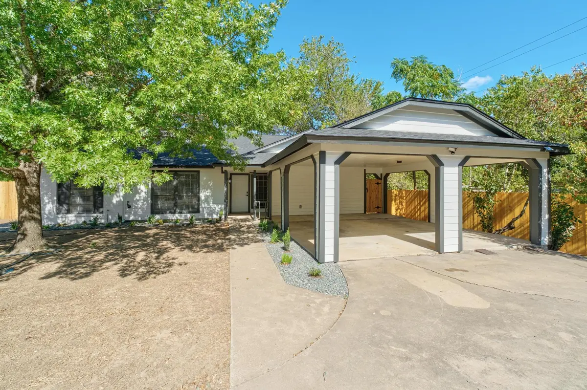 7600 E Woodstone CV #B, Austin, TX 78749