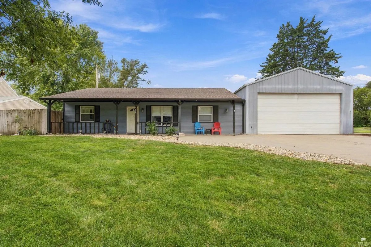800 Brookwood CIR, Manhattan, KS 66502