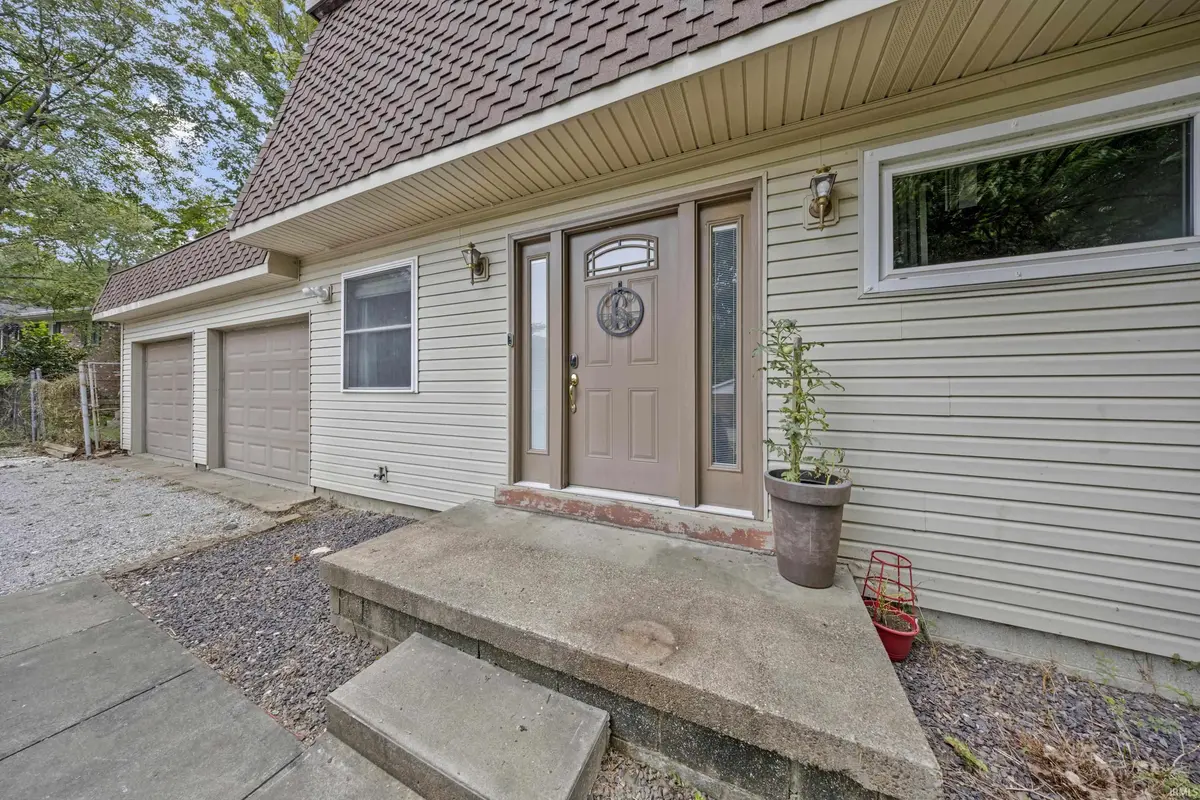 7424 Oaklawn DR, Newburgh, IN 47630