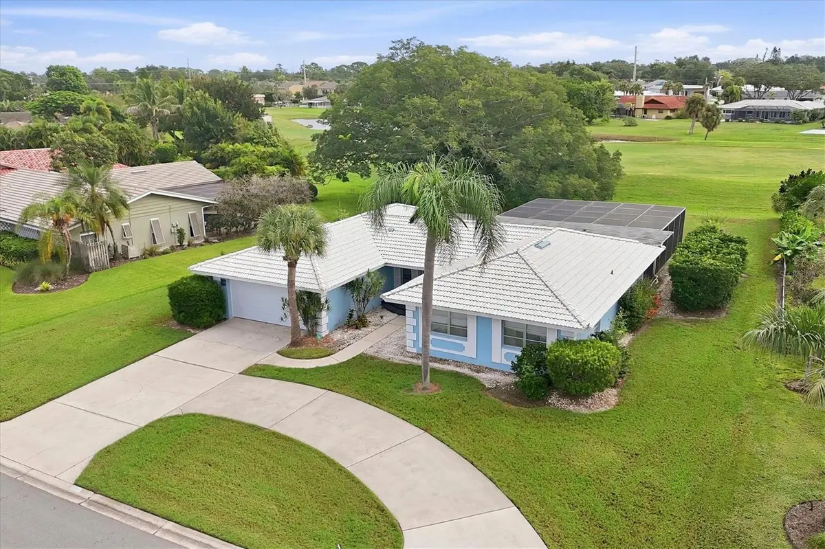 2243 BROOKHAVEN DR, Sarasota, FL 34239