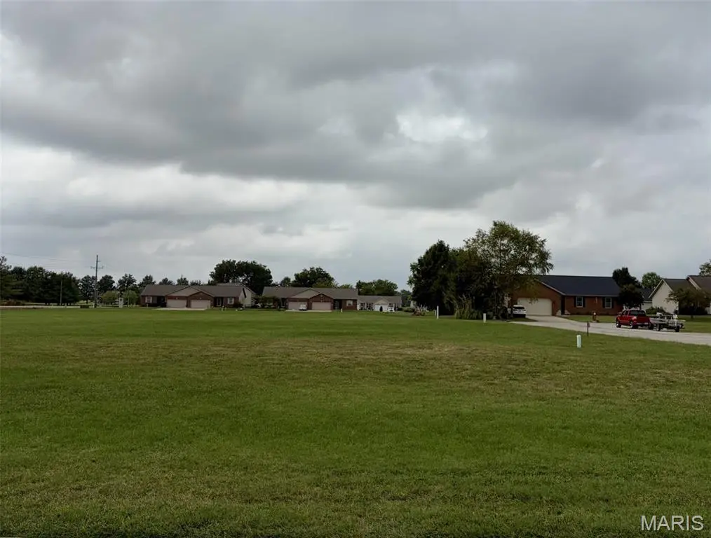 205 Sleeping Indian DR, Freeburg, IL 62243