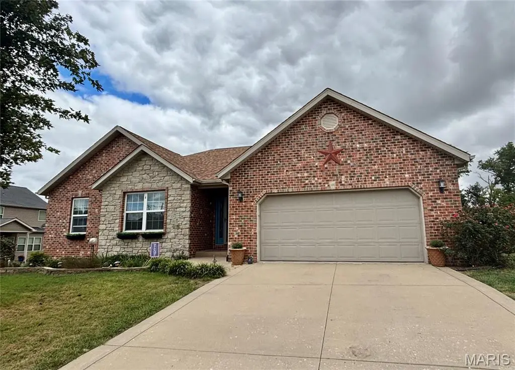 4540 Baywood LN, Smithton, IL 62285