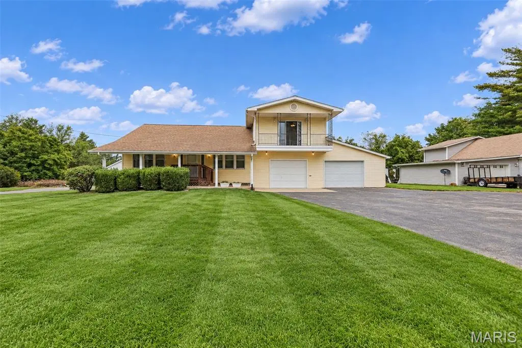 4620 N Alby RD, Godfrey, IL 62035