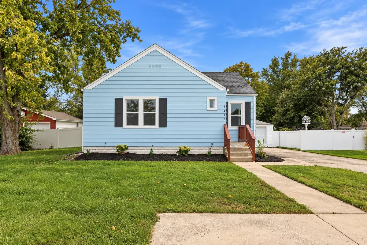 8412 W Taft ST, Merrillville, IN 46410