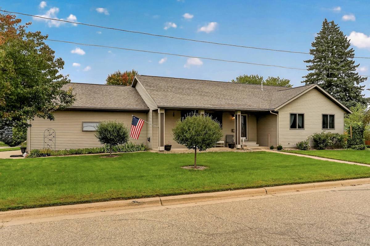 425 Park AVE, Zumbrota, MN 55992