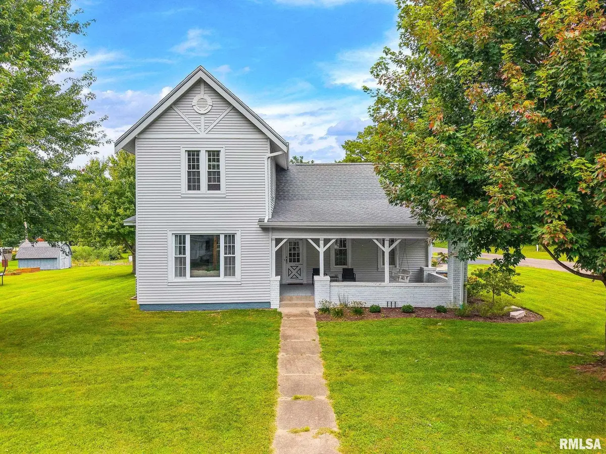 609 E 3RD ST, Delavan, IL 61734