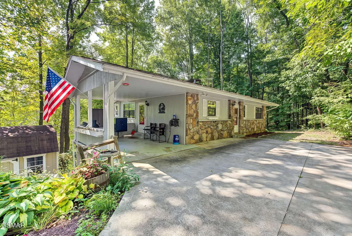 1131 Tanrac Trail, Gatlinburg, TN 37738