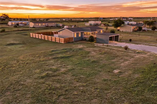 2709 County Road 463, Elgin, TX 78621