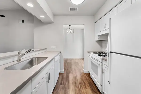 7600 E Woodstone CV #B, Austin, TX 78749