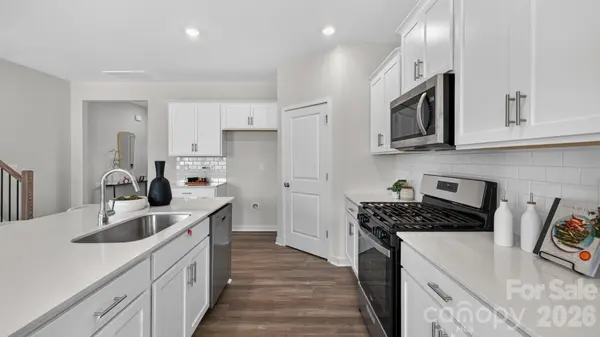 616 17th Avenue DR NE, Hickory, NC 28601