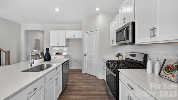616 17th Avenue DR NE, Hickory, NC 28601