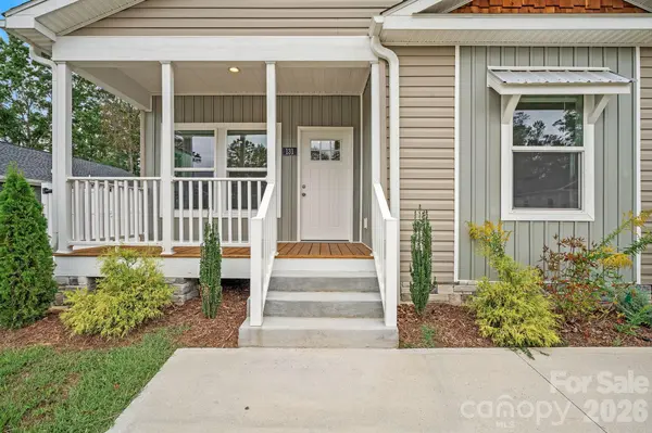 131 Bellamy RD, Asheville, NC 28806