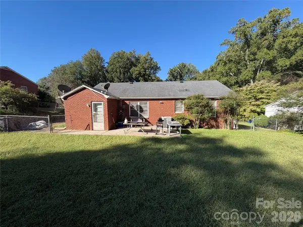340 Nursery LN, Statesville, NC 28677