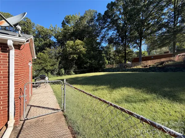 340 Nursery LN, Statesville, NC 28677