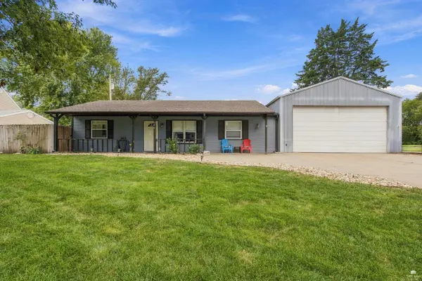 800 Brookwood CIR, Manhattan, KS 66502