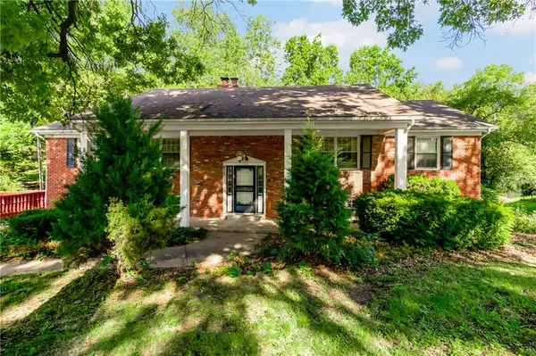 815 Adams DR, Liberty, MO 64068