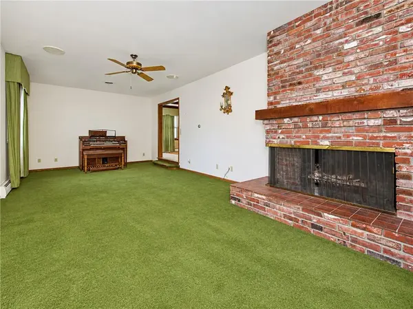 815 Adams DR, Liberty, MO 64068