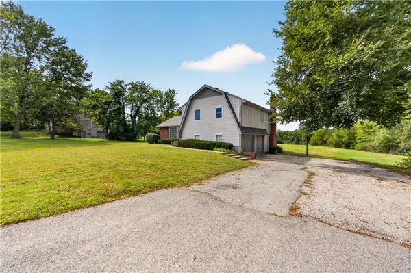 16600 Switzer RD, Overland Park, KS 66062